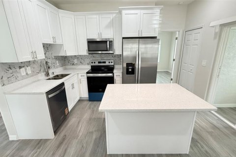 Villa ou maison à louer à Zephyrhills, Floride: 2 chambres, 90.12 m2 № 2411585 - photo 5