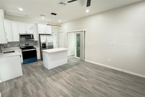 Villa ou maison à louer à Zephyrhills, Floride: 2 chambres, 90.12 m2 № 2411585 - photo 7