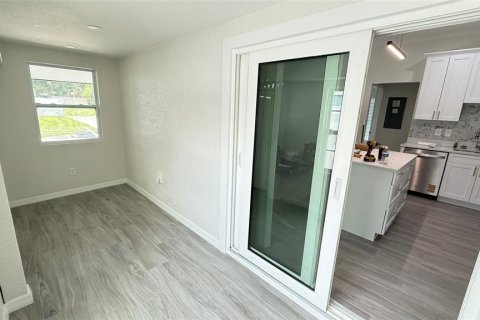 Villa ou maison à louer à Zephyrhills, Floride: 2 chambres, 90.12 m2 № 2411585 - photo 11