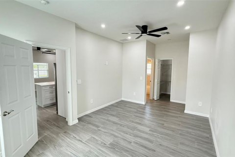 Villa ou maison à louer à Zephyrhills, Floride: 2 chambres, 90.12 m2 № 2411585 - photo 13