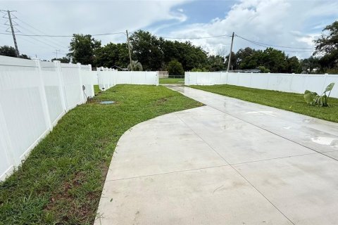 Villa ou maison à louer à Zephyrhills, Floride: 2 chambres, 90.12 m2 № 2411585 - photo 4