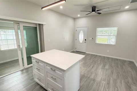 Villa ou maison à louer à Zephyrhills, Floride: 2 chambres, 90.12 m2 № 2411585 - photo 8
