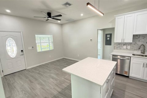Villa ou maison à louer à Zephyrhills, Floride: 2 chambres, 90.12 m2 № 2411585 - photo 9