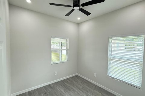 Villa ou maison à louer à Zephyrhills, Floride: 2 chambres, 90.12 m2 № 2411585 - photo 17