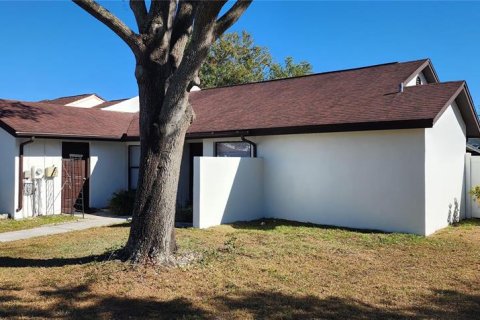 Villa ou maison à louer à Tampa, Floride: 3 chambres, 118.73 m2 № 2409897 - photo 4