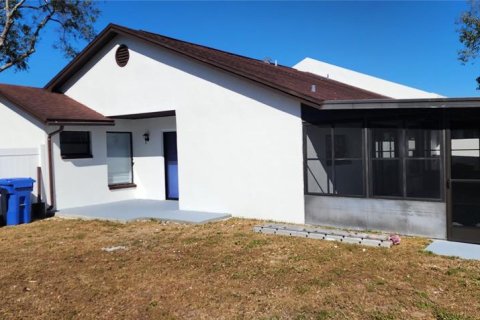 Villa ou maison à louer à Tampa, Floride: 3 chambres, 118.73 m2 № 2409897 - photo 2
