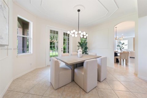 Villa ou maison à vendre à Weston, Floride: 5 chambres, 292.08 m2 № 1997964 - photo 5