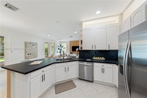 Villa ou maison à vendre à Weston, Floride: 5 chambres, 292.08 m2 № 1997964 - photo 12