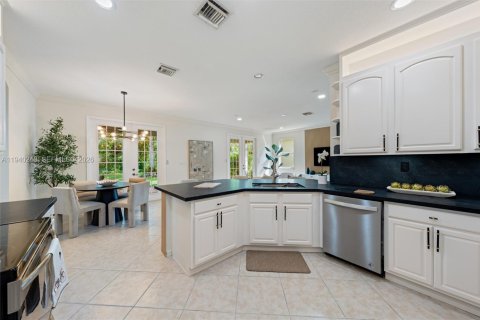 Villa ou maison à vendre à Weston, Floride: 5 chambres, 292.08 m2 № 1997964 - photo 17