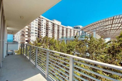 Condo in Miami Beach, Florida  № 1768922 - photo 4