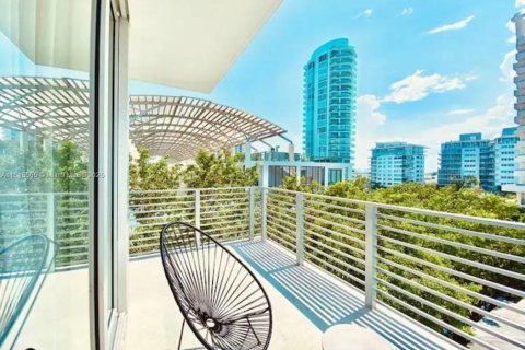 Condo in Miami Beach, Florida  № 1768922 - photo 2