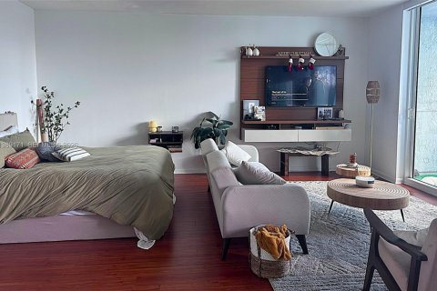 Condo in Miami, Florida  № 2255370 - photo 8