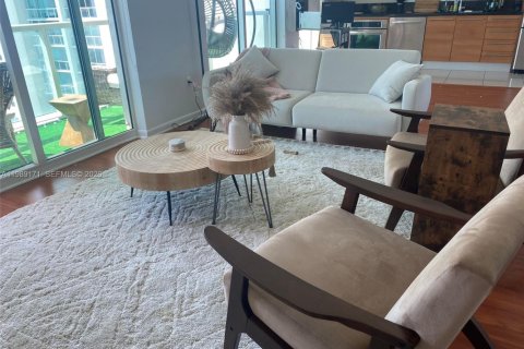 Condo in Miami, Florida  № 2255370 - photo 24