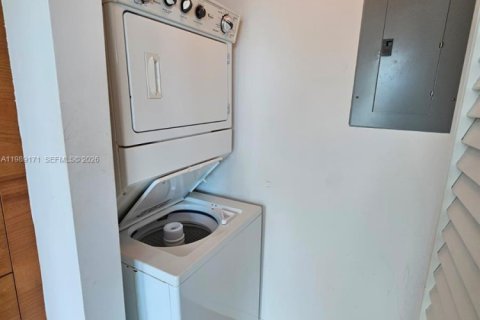Condo in Miami, Florida  № 2255370 - photo 16