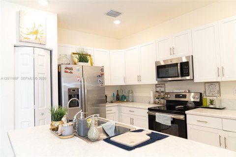 Copropriété à vendre à Hialeah, Floride: 3 chambres, 153.29 m2 № 2075502 - photo 10