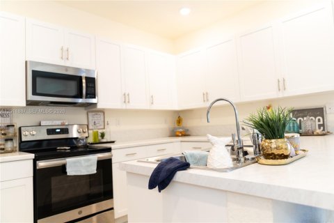 Copropriété à vendre à Hialeah, Floride: 3 chambres, 153.29 m2 № 2075502 - photo 11