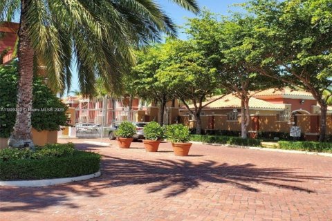 Townhouse in Doral, Florida 2 bedrooms, 91.04 sq.m. № 1798925 - photo 2