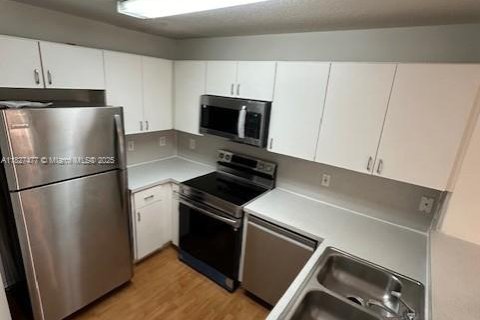 Townhouse in Doral, Florida 2 bedrooms, 91.04 sq.m. № 1798925 - photo 7