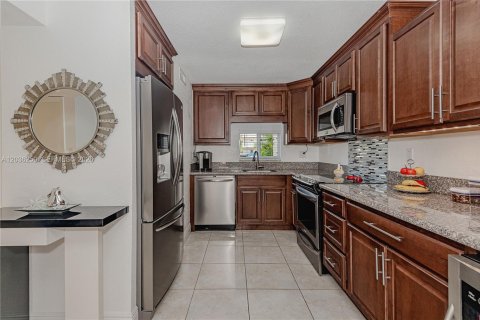 Copropriété à vendre à Pembroke Pines, Floride: 2 chambres, 108.7 m2 № 2084259 - photo 3