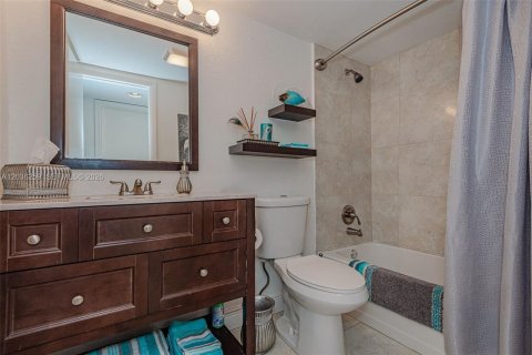 Copropriété à vendre à Pembroke Pines, Floride: 2 chambres, 108.7 m2 № 2084259 - photo 16