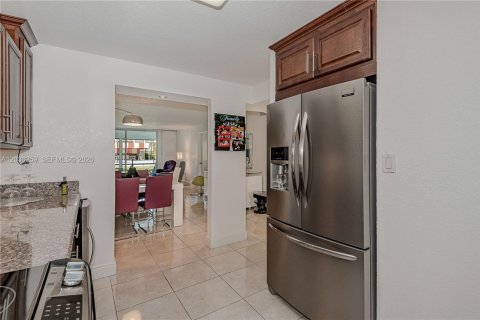 Copropriété à vendre à Pembroke Pines, Floride: 2 chambres, 108.7 m2 № 2084259 - photo 5