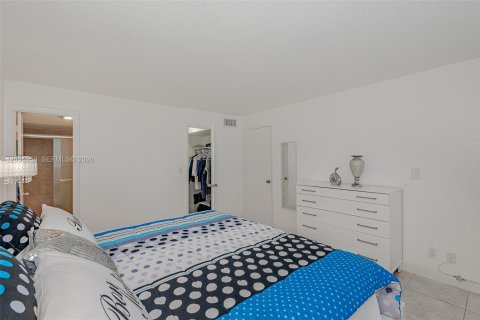Copropriété à vendre à Pembroke Pines, Floride: 2 chambres, 108.7 m2 № 2084259 - photo 14
