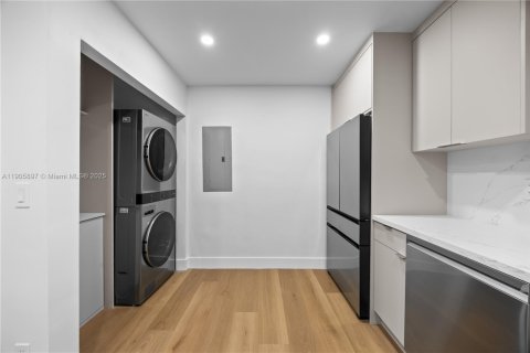 Immobilier commercial à vendre à Miami, Floride: 193.98 m2 № 1956643 - photo 13