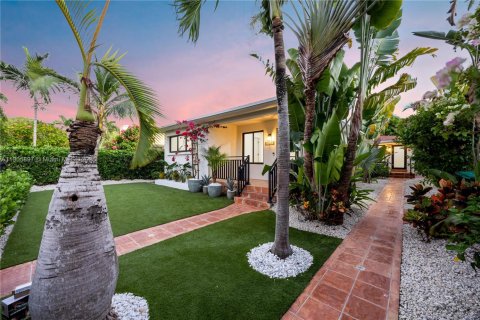 Immobilier commercial à vendre à Miami, Floride: 193.98 m2 № 1956643 - photo 2