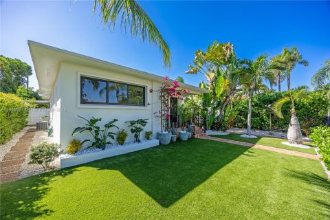 Immobilier commercial à vendre à Miami, Floride: 193.98 m2 № 1956643 - photo 4