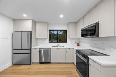 Immobilier commercial à vendre à Miami, Floride: 193.98 m2 № 1956643 - photo 10