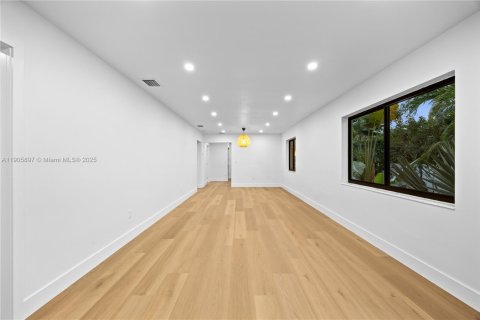 Immobilier commercial à vendre à Miami, Floride: 193.98 m2 № 1956643 - photo 9