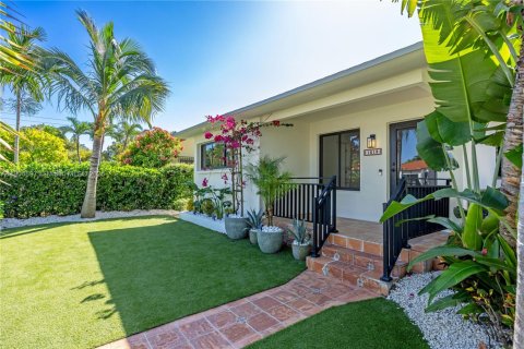 Immobilier commercial à vendre à Miami, Floride: 193.98 m2 № 1956643 - photo 3