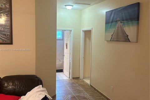 Casa en alquiler en Miami, Florida, 3 dormitorios, 222.41 m2 № 1929506 - foto 13