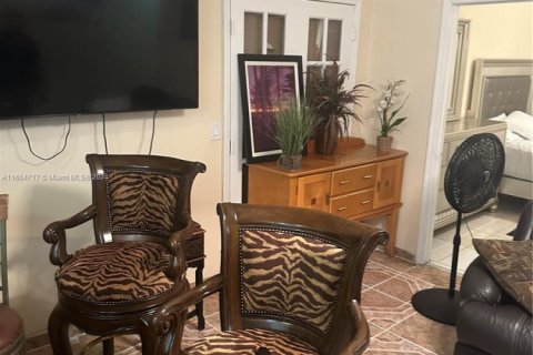 Casa en alquiler en Miami, Florida, 3 dormitorios, 222.41 m2 № 1929506 - foto 15