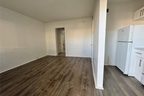 Apartment in Miami Springs, Florida 1 bedroom, 622.07 sq.m. № 2035371 - photo 19