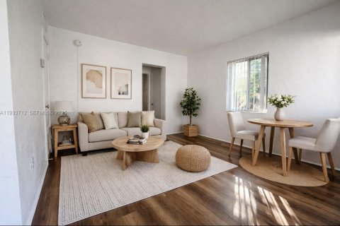 Apartment in Miami Springs, Florida 1 bedroom, 622.07 sq.m. № 2035371 - photo 5