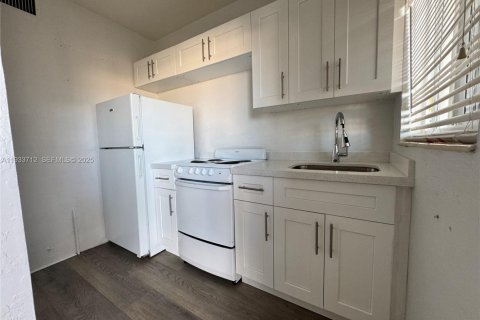 Apartment in Miami Springs, Florida 1 bedroom, 622.07 sq.m. № 2035371 - photo 18