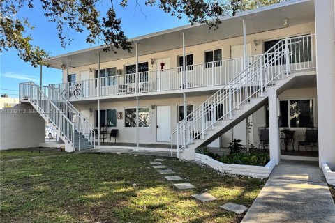 Apartment in Miami Springs, Florida 1 bedroom, 622.07 sq.m. № 2035371 - photo 10