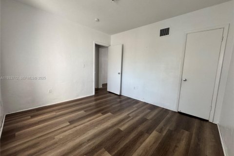 Apartment in Miami Springs, Florida 1 bedroom, 622.07 sq.m. № 2035371 - photo 14