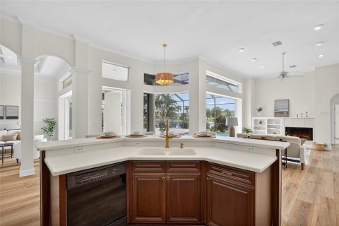 House in Lake Suzy, Florida 4 bedrooms, 416.76 sq.m. № 1915582 - photo 14