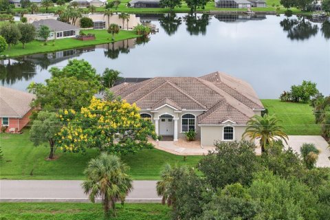Casa en venta en Lake Suzy, Florida, 4 dormitorios, 416.76 m2 № 1915582 - foto 1