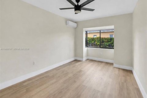 Propiedad comercial en venta en Fort Lauderdale, Florida, 104.05 m2 № 2030572 - foto 6