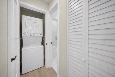 Propiedad comercial en venta en Fort Lauderdale, Florida, 104.05 m2 № 2030572 - foto 8