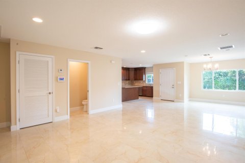 Villa ou maison à louer à West Palm Beach, Floride: 3 chambres, 142.33 m2 № 2280988 - photo 11