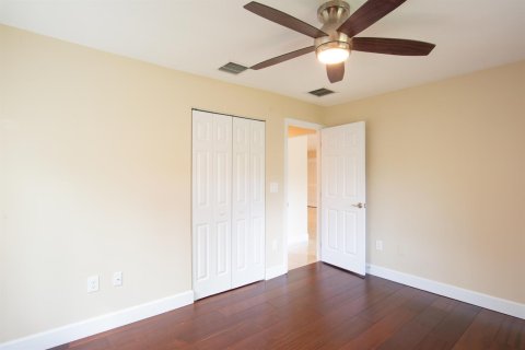 Villa ou maison à louer à West Palm Beach, Floride: 3 chambres, 142.33 m2 № 2280988 - photo 17