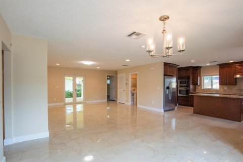 Villa ou maison à louer à West Palm Beach, Floride: 3 chambres, 142.33 m2 № 2280988 - photo 5