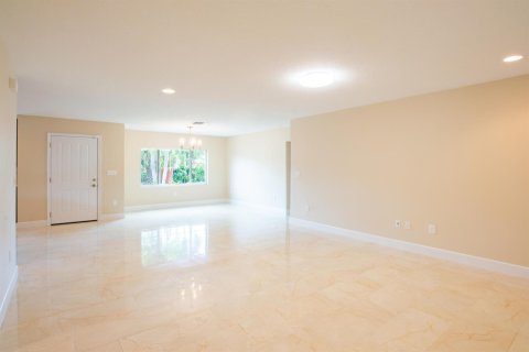 Villa ou maison à louer à West Palm Beach, Floride: 3 chambres, 142.33 m2 № 2280988 - photo 10