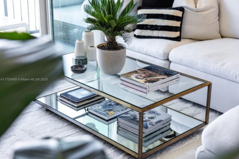 Condominio en venta en Miami Beach, Florida, 1 dormitorio, 68.75 m2 № 1861827 - foto 4
