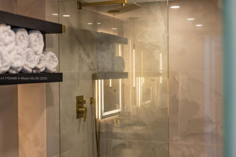 Condominio en venta en Miami Beach, Florida, 1 dormitorio, 68.75 m2 № 1861827 - foto 21