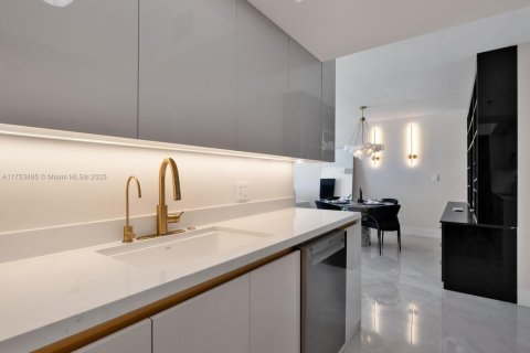 Condominio en venta en Miami Beach, Florida, 1 dormitorio, 68.75 m2 № 1861827 - foto 15